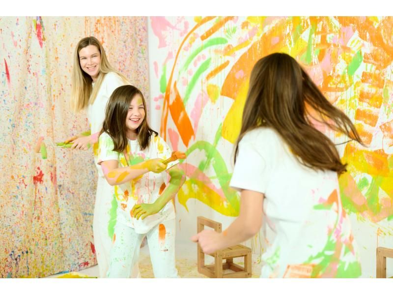 [Ota Ward, Tokyo] Wall painting and kanji experience with paints ~ Play with your kids! Professional photographer includedの紹介画像