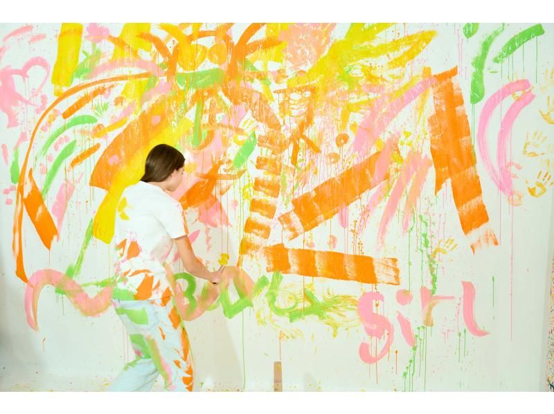 [Ota Ward, Tokyo] Wall painting and kanji experience with paints ~ Play with your kids! Professional photographer includedの紹介画像