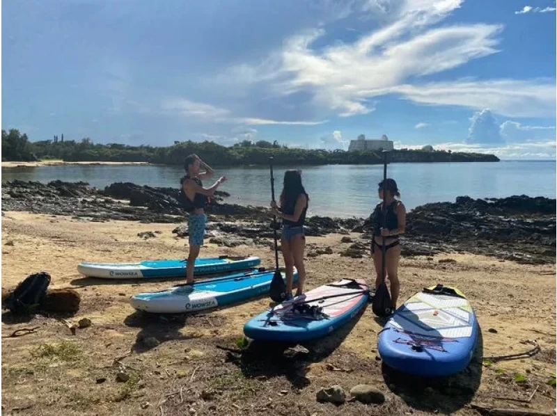 [Okinawa, Onna Village] SUP experience - Drink service at the attached cafe - There are also uninhabited islands and caves!の紹介画像