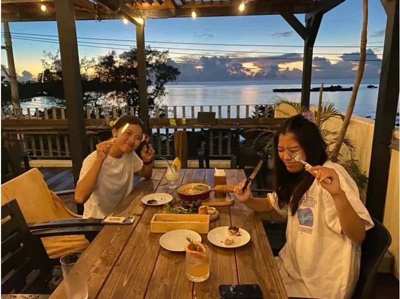 [Okinawa, Onna Village] SUP experience - Drink service at the attached cafe - There are also uninhabited islands and caves!の紹介画像