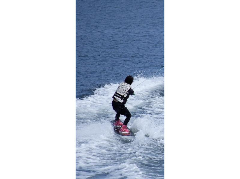 [Okinawa, Miyakojima] The first marine activity in the region to be enjoyed at a full-scale beach house: "Wakeboarding"の紹介画像