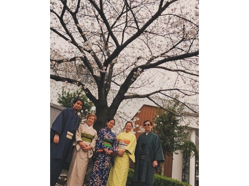 [Tokyo, Asakusa] Sightseeing in Asakusa - Tokyo Skytree - Taking photos in a kimono - Rickshaw ride! Families (children welcome), couples, friends, and singles are all welcome!の紹介画像