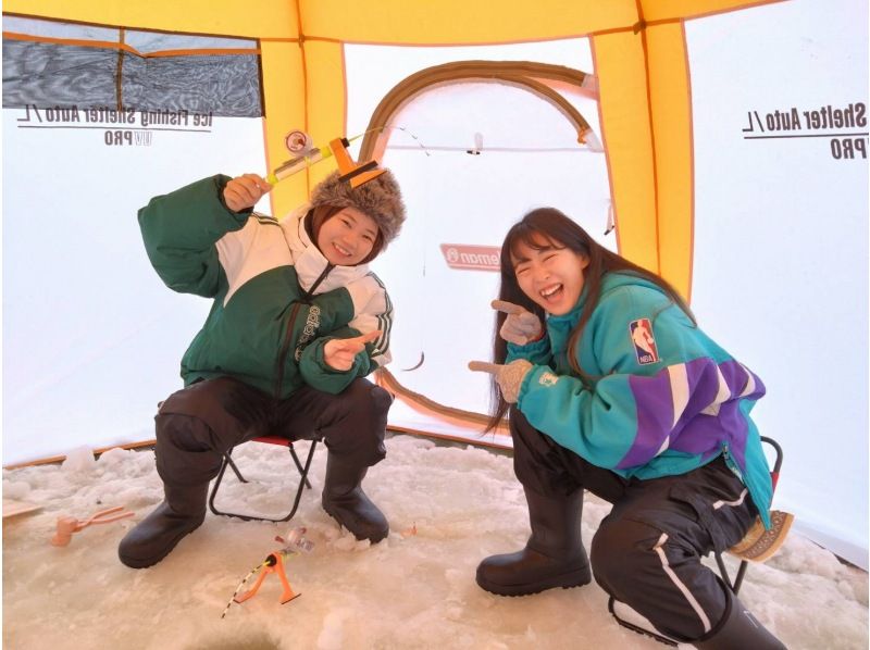 【北海道・札幌近郊】学生応援！学割プラン！茨戸川で氷上わかさぎ釣り体験！わかさぎの天ぷら付き♪～札幌駅からの送迎付き～の紹介画像