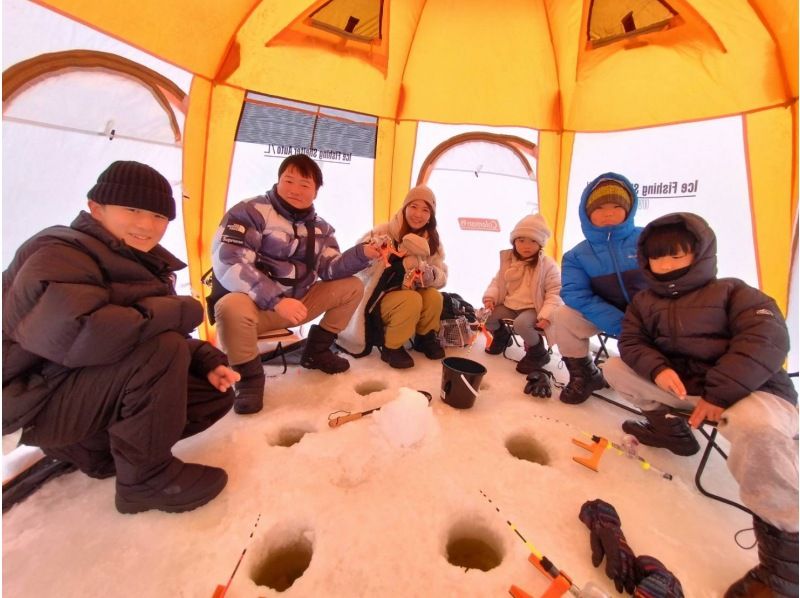 【北海道・札幌近郊】学生応援！学割プラン！茨戸川で氷上わかさぎ釣り体験！わかさぎの天ぷら付き♪～札幌駅からの送迎付き～の紹介画像