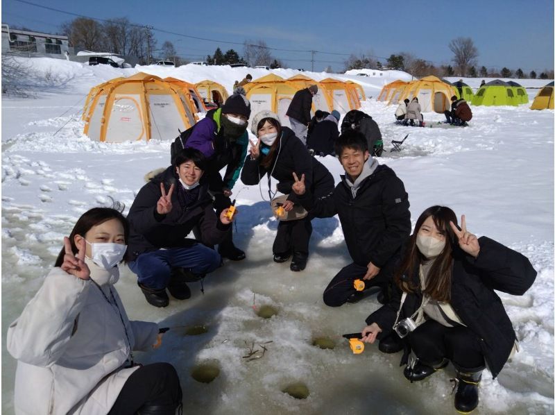 【北海道・札幌近郊】学生応援！学割プラン！茨戸川で氷上わかさぎ釣り体験！わかさぎの天ぷら付き♪～札幌駅からの送迎付き～の紹介画像