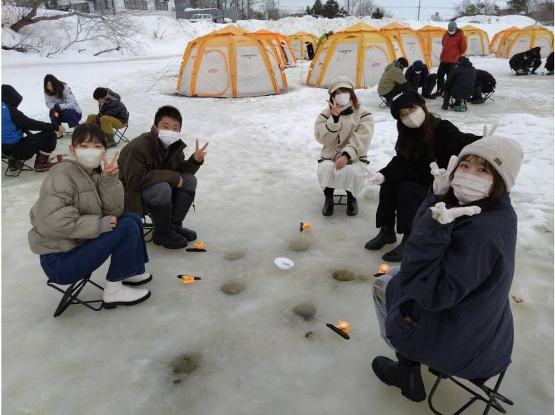 【北海道・札幌近郊】学生応援！学割プラン！茨戸川で氷上わかさぎ釣り体験！わかさぎの天ぷら付き♪～札幌駅からの送迎付き～の紹介画像