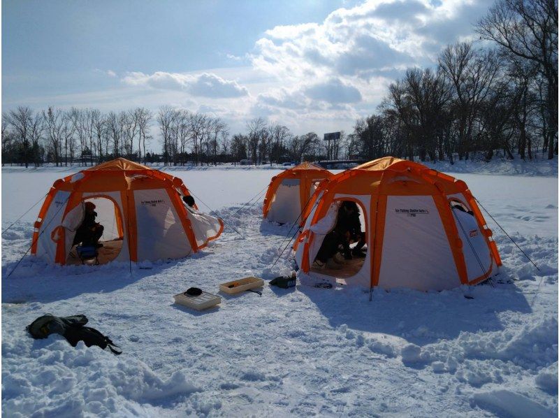[Hokkaido, Sapporo area] Student support! Student discount plan! Ice fishing for smelt on the Barato River! Come empty-handed! Includes smelt tempura ♪ ~Pickup and drop-off from Sapporo Station~の紹介画像