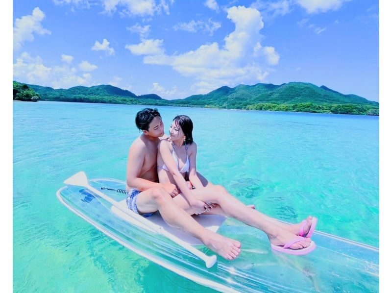 [Ishigaki Island/Half-day] Spectacular views! Kabira Bay Clear SUP & Blue Cave Exploration & Sea Turtle Snorkeling with a 99.9% chance of encountering sea turtles. Same-day reservations accepted! A very popular tour for couples and girls' trips.の紹介画像