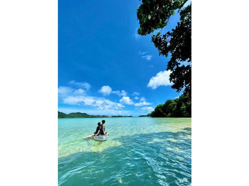 [Ishigaki Island/Half-day] Spectacular views! Kabira Bay Clear SUP & Blue Cave Exploration & Sea Turtle Snorkeling with a 99.9% chance of encountering sea turtles. Same-day reservations accepted! A very popular tour for couples and girls' trips.の紹介画像