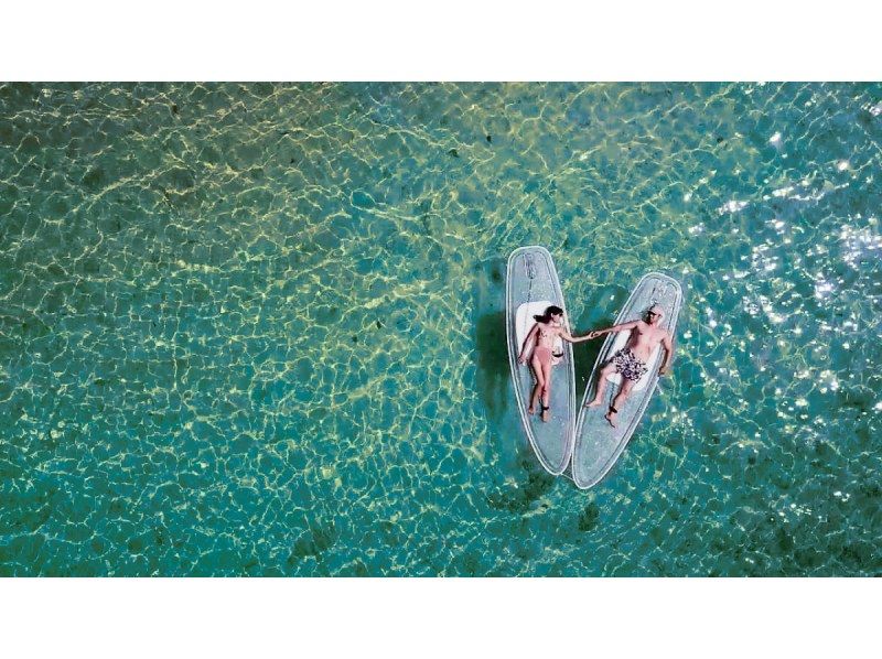 [Ishigaki Island/Half-day] Spectacular views! Kabira Bay Clear SUP & Blue Cave Exploration & Sea Turtle Snorkeling with a 99.9% chance of encountering sea turtles. Same-day reservations accepted! A very popular tour for couples and girls' trips.の紹介画像