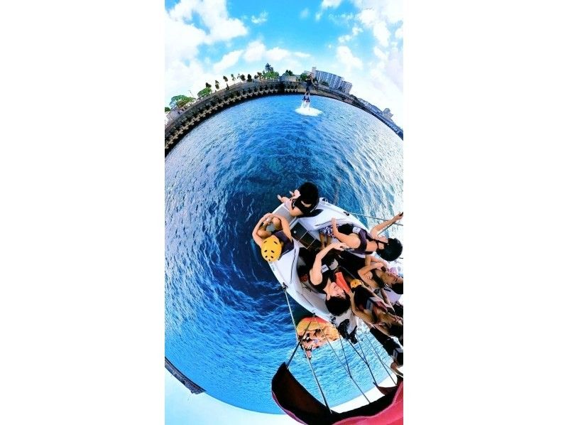 【沖縄・那覇・宜野湾】手ぶらでOKウェットスーツ有り★当店だけ&ldquo;オリジナルボート&rdquo;でフライボード！360℃カメラ写真無料プレゼント★の紹介画像