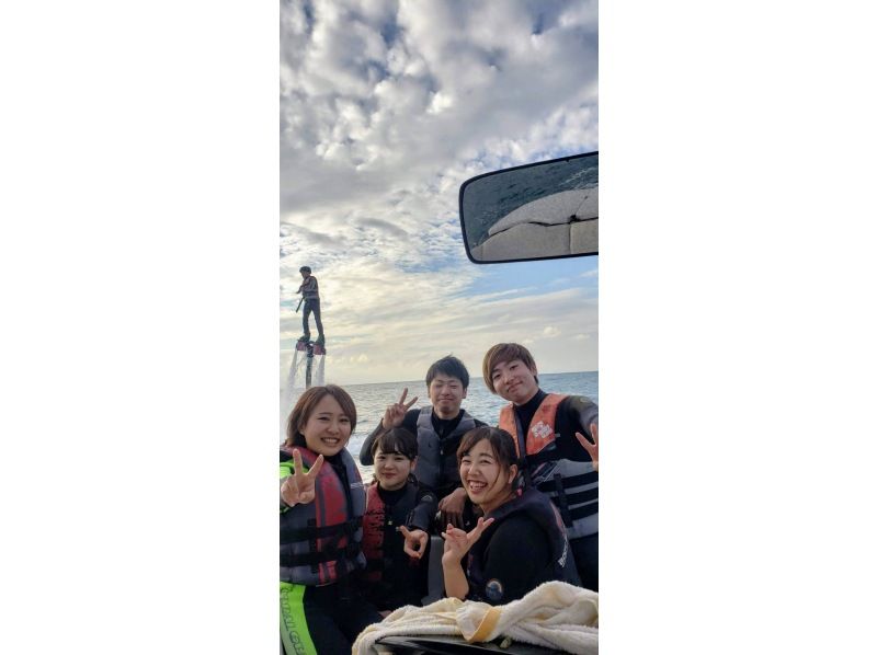 【沖繩、那霸、宜野灣】無需攜帶任何裝備！提供潛水服租賃服務。乘坐我們獨創的船隻體驗水上飛行器！免費提供360°全景相機拍攝服務。の紹介画像