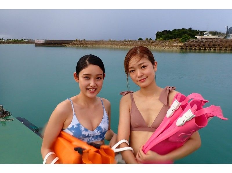 ６月、７月、８月、９月限定ツアー☆ライトアップ神秘的ナイトシュノーケリング☆☆【沖縄・恩納村】夜の海で大感動！一生の思い出になります♡の紹介画像