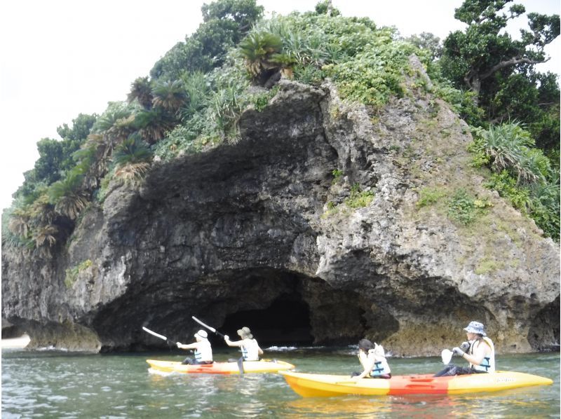 スプリングセール！石垣島・神秘的な青の洞窟に行くシーカヤック&シュノーケリングツアー！ 4歳〜OK！ツアーの写真データープレゼント！のコピーの紹介画像