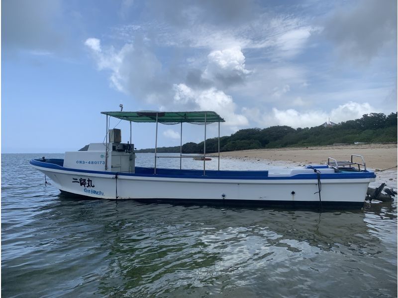 Blue Cave Boat Snorkelingの紹介画像