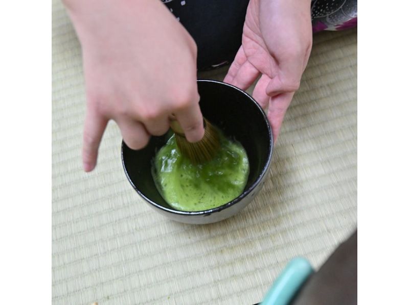 Learn Zen in a class of making Matcha tea & writing brushes OsakaCastlの紹介画像