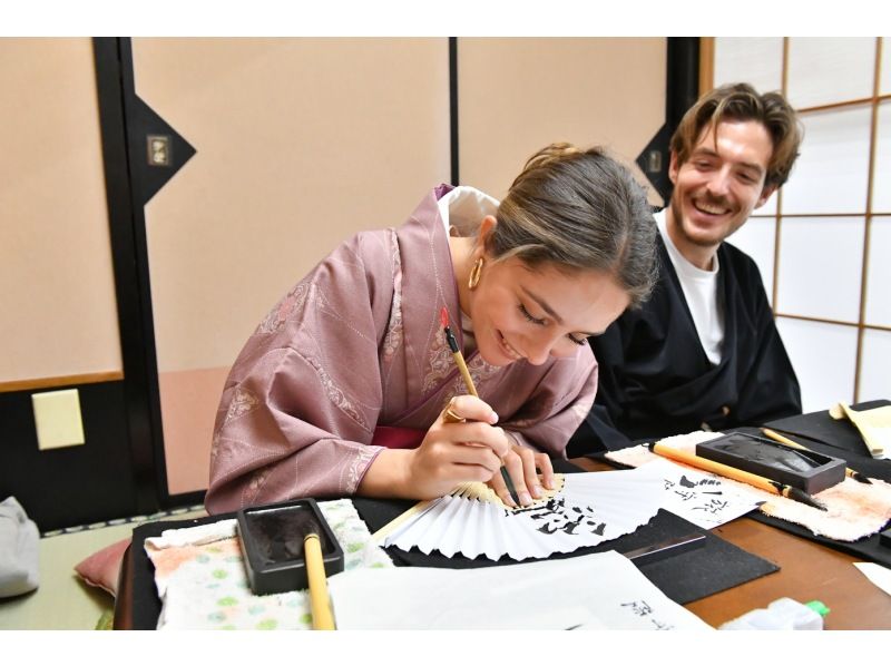 【By Osaka Castle】Learn Zen in a class of making tea & writing brushesの紹介画像