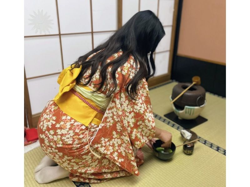 Learn Zen in a class of making Matcha tea & writing brushes OsakaCastlの紹介画像
