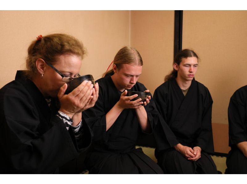 Learn Zen in a class of making Matcha tea & writing brushes OsakaCastlの紹介画像