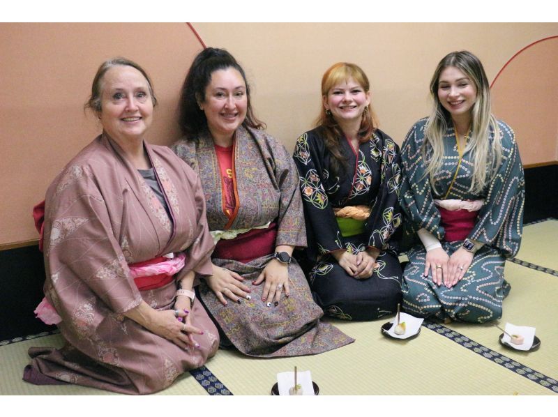 Learn Zen in a class of making Matcha tea & writing brushes OsakaCastlの紹介画像