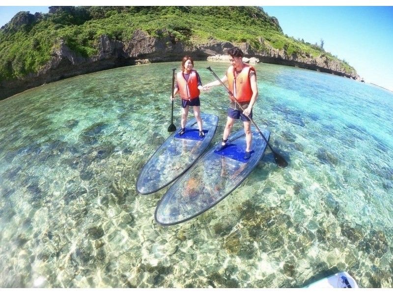 Morimori Marine 的 Clear SUP 之旅 - 您可以从水上欣赏冲绳壮丽景色的特别体验！の紹介画像