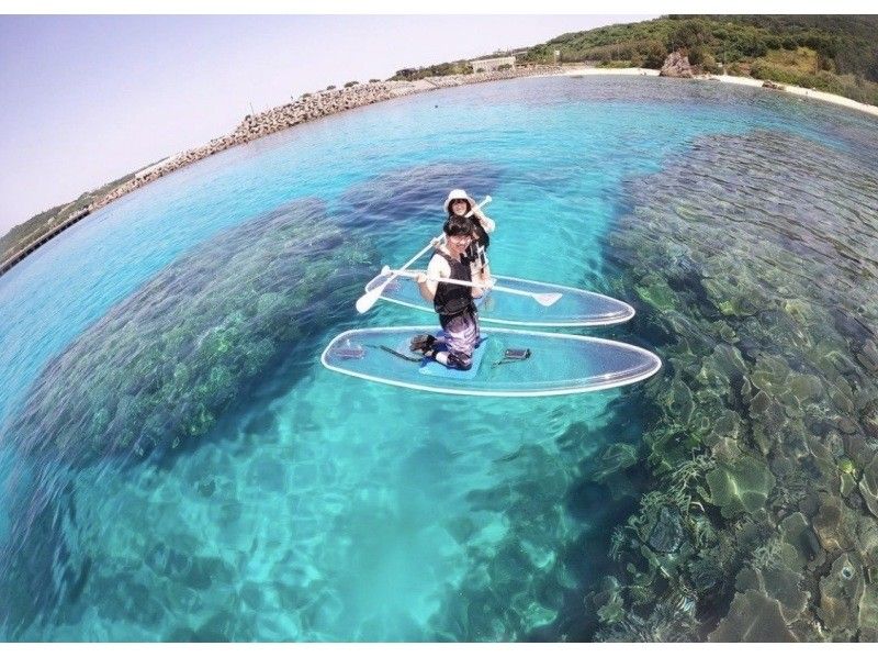 Morimori Marine 的 Clear SUP 之旅 - 您可以从水上欣赏冲绳壮丽景色的特别体验！の紹介画像