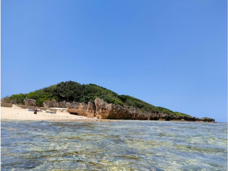 [Okinawa, Naha, Itoman] Unlimited 100-minute rides on a variety of towing tubes in the uninhabited island sea! Enjoy the Okinawan sea to the fullest with clear kayaks, clear SUPs, and sea scooters!の紹介画像