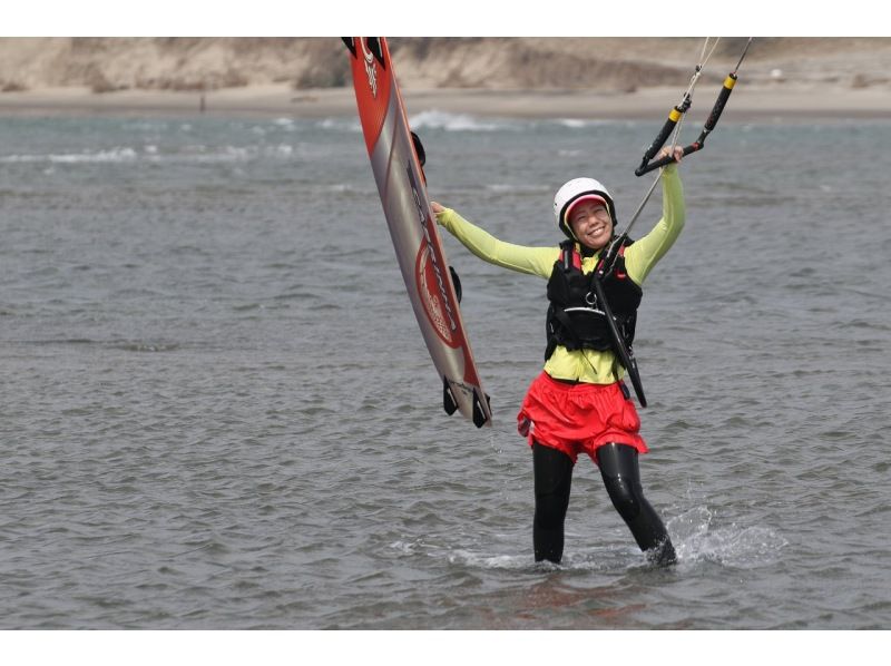 Recommended plan! [Kagoshima] Challenge yourself! A thorough kiteboarding experience (120 minutes course)の紹介画像