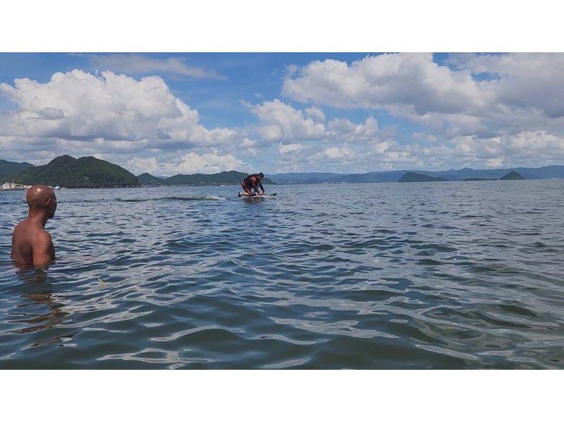 [Kagoshima City/Minamisatsuma City] Surfing E-FOIL floating on the water (11,000 yen per person) Applications accepted from 3 people 60 minutes experienceの紹介画像