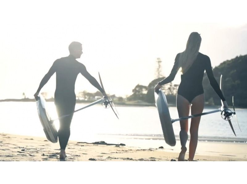 [Kagoshima City/Minamisatsuma City] Surfing E-FOIL floating on the water (11,000 yen per person) Applications accepted from 3 people 60 minutes experienceの紹介画像