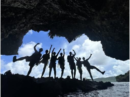 ANA誌掲載【幻の島ドローン撮影&青の洞窟】ウミガメ遭遇率99%★石垣島一生に一度は行きたい!大人気スポット★【2歳〜85歳】送迎・写真無料 ANA誌掲載【幻の島ドローン撮影&青の洞窟】ウミガメ遭遇率99%★石垣島一生に一度は行きたい!大人気スポット★【2歳〜85歳】送迎・写真無料