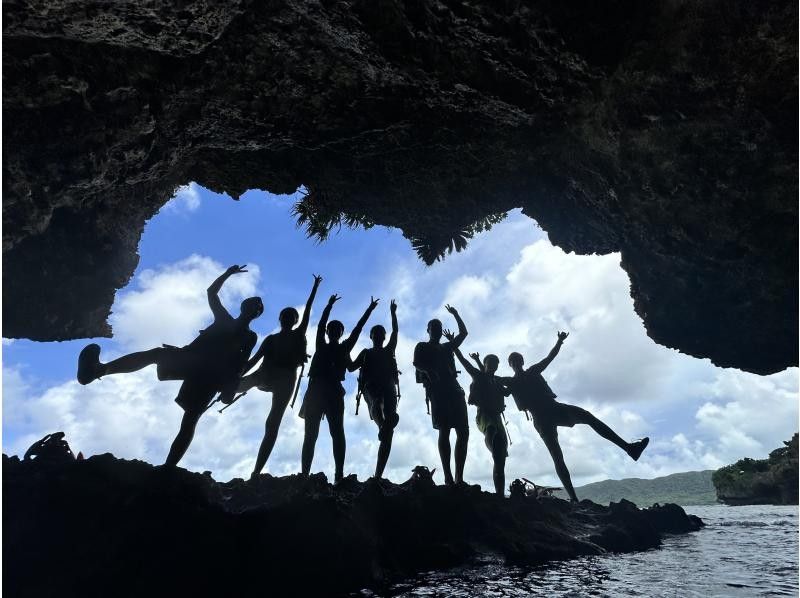 ANA지 게재 【환상의 섬 드론 촬영 & 파랑의 동굴】 바다 거북 조우율 99%★【2세~85세】대인기 스포트! 이시가키 섬 일생에 한번은 가고 싶다 ★ 송영 &middot; 사진 무료の紹介画像