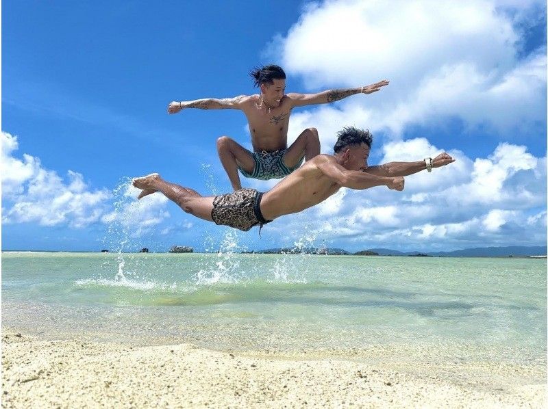 ANA誌掲載【幻の島&青の洞窟】ウミガメ遭遇率99%★石垣島一生に一度は行きたい！大人気スポット★【2歳〜参加可】送迎・写真無料の紹介画像