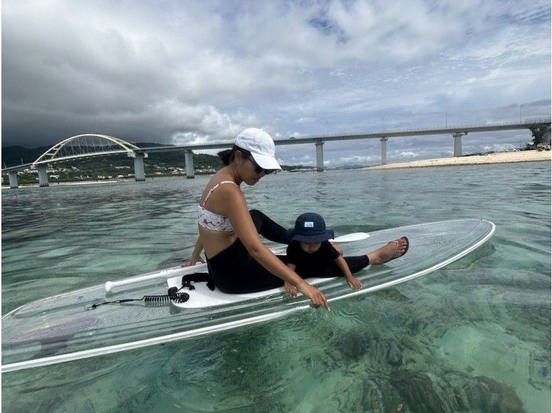 [沖繩，瀨底島] 在海龜棲息的瀨底島開始了NEW Menu SUP體驗！悠閒地在水上漫步！遊覽期間免費拍照服務！の紹介画像