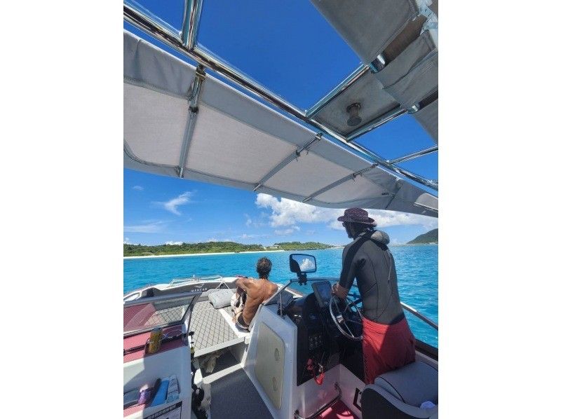【沖縄・伊平屋島/半日】クルーズボート（貸切り☆3時間プラン）シュノーケル＆スキンダイビングなど遊び方自由！《送迎無料》グループ旅行に最適☆の紹介画像