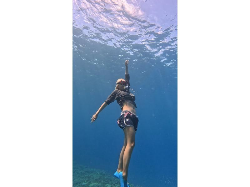 【沖縄・伊平屋島/半日】クルーズボート（貸切り☆3時間プラン）シュノーケル＆スキンダイビングなど遊び方自由！《送迎無料》グループ旅行に最適☆の紹介画像