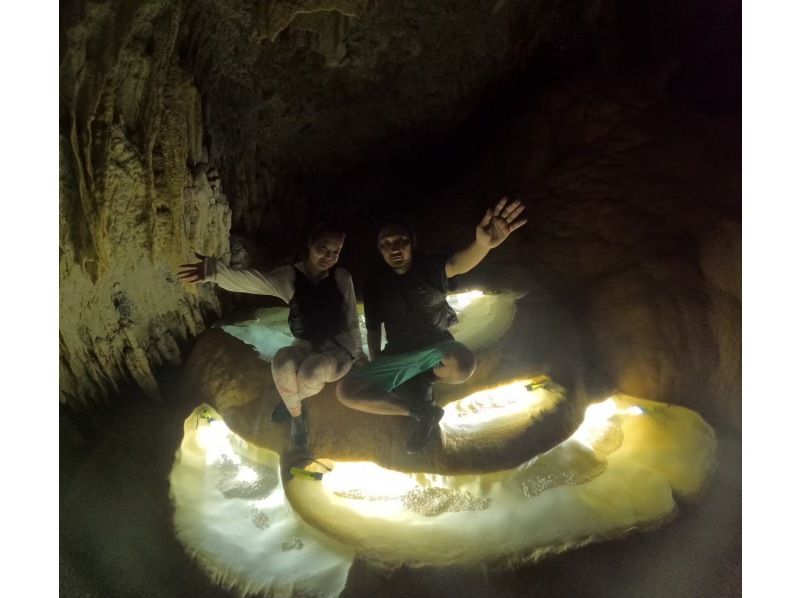 [冲绳，宫古岛]南瓜洞皮划艇和洞穴探险之旅乘坐皮划艇探索热门能量景点“幽灵洞”の紹介画像