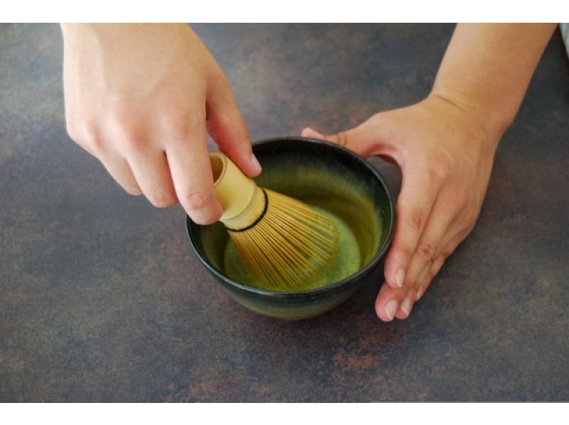 [Osaka/Higashi Osaka] *Tin plate making experience - Enjoy Japanese sweets on an original plate while tasting authentic matcha! (35 minutes from Nara)の紹介画像