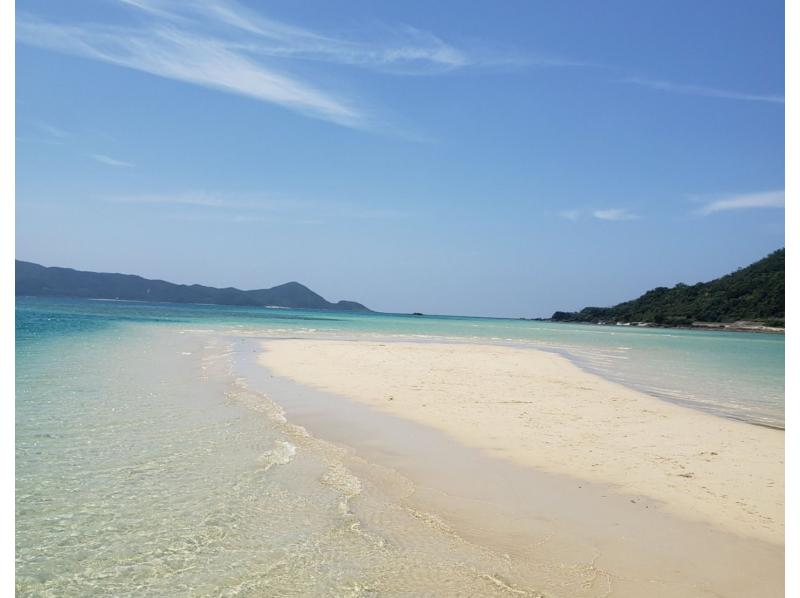  奄美大島【年に数回のチャンス！】幻の白い砂浜「かくれ浜」ボートツアーの紹介画像