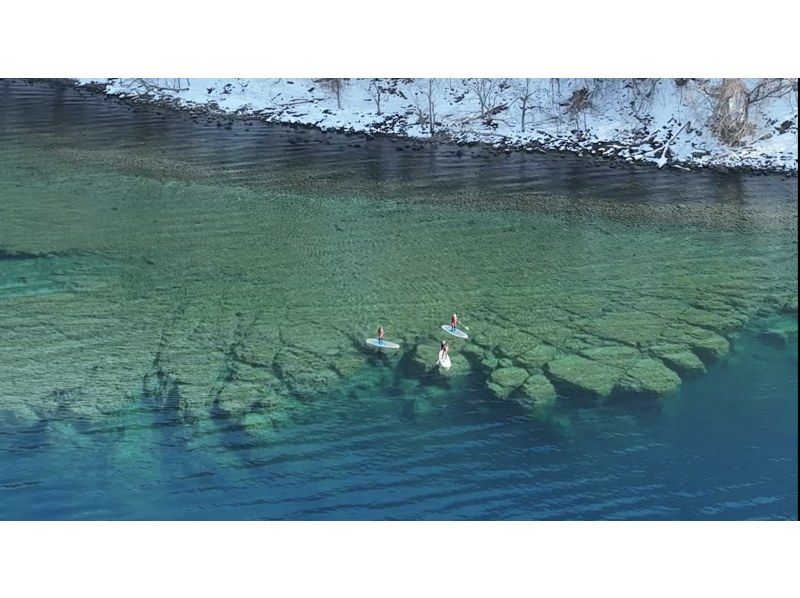【手ぶらSUP】写真付き！北海道初上陸クリアSUPで、水質11年連続日本1位を誇る湖・川を体感！アメニティー各種無料！初心者・カップル歓迎！の紹介画像