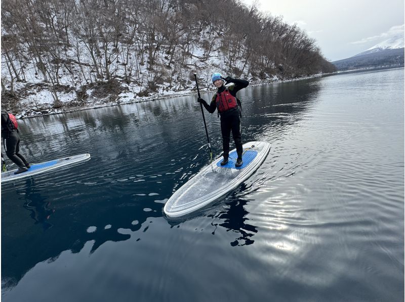 【手ぶらSUP】写真付き！北海道初上陸クリアSUPで、水質11年連続日本1位を誇る湖・川を体感！アメニティー各種無料！初心者・カップル歓迎！の紹介画像