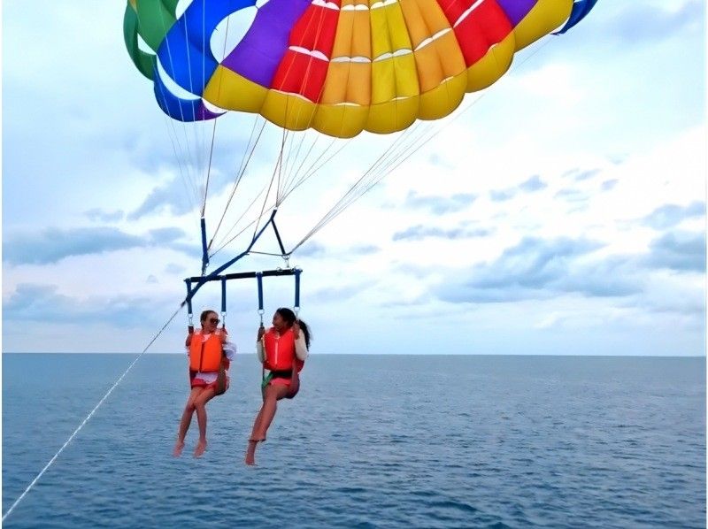 【宜野湾マリーナ発】★１００m ★  360度ぜんぶ絶景 パラセーリング 空と海を繋ぐ、究極のフライト体験！の紹介画像