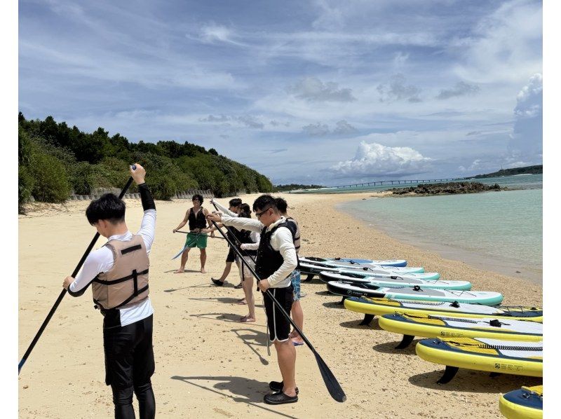 [Miyakojima - SUP with Spectacular Views] {Ages 1-70 are welcome!!} Enjoyable for the whole family! SUP experience in Miyako Blue★の紹介画像