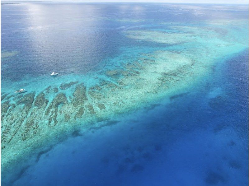 【宮古島】八重干瀬まで最短・池間島出航！ドローン撮影・写真データに自信あり！日本最大級のサンゴ礁で泳ぐヤビジ半日シュノーケル《少人数制》の紹介画像