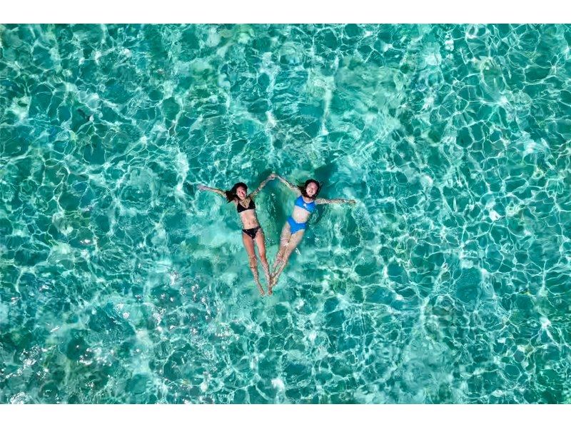 [Miyakojima] Departing from Ikema Island, the shortest route to Yaebiji! We are confident in our drone photography and photo data! A half-day skin diving tour of Japan's largest coral reef (small group size)の紹介画像