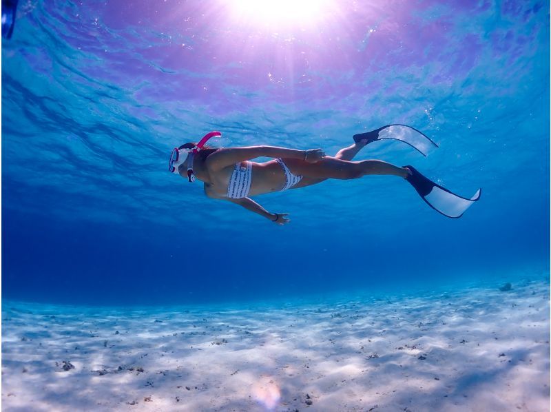 [Miyakojima] Departing from Ikema Island, the shortest route to Yaebiji! We are confident in our drone photography and photo data! A half-day skin diving tour of Japan's largest coral reef (small group size)の紹介画像