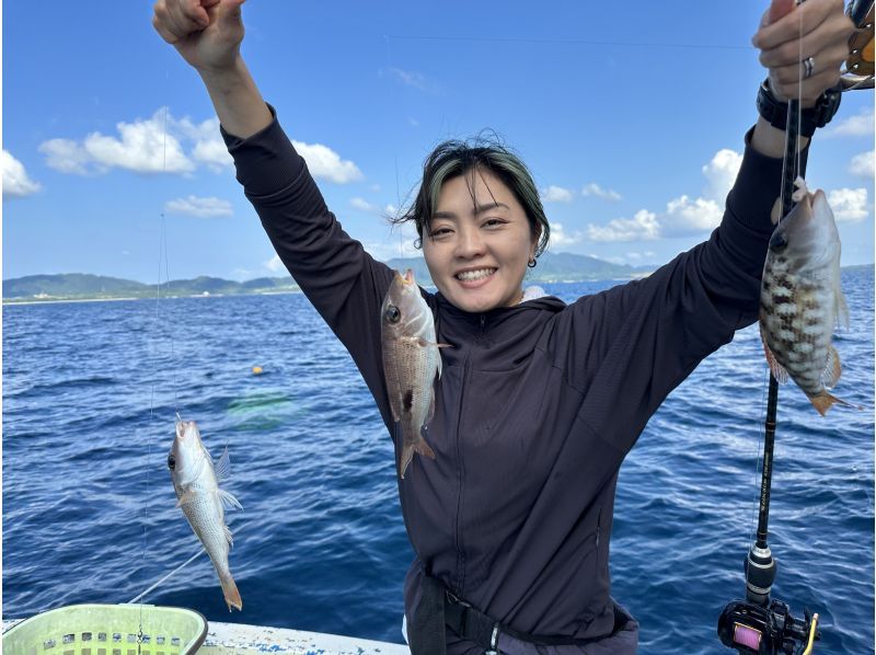 【緊急セール！】 今日は貸切できるかも！？ みんなで楽しむグルクン釣り体験｜泳がせ釣りへ変更OK＆釣った魚は沖縄料理に♪の紹介画像