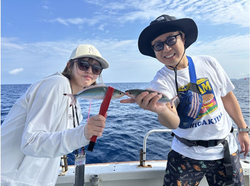 【緊急セール！】 今日は貸切できるかも！？ みんなで楽しむグルクン釣り体験｜泳がせ釣りへ変更OK＆釣った魚は沖縄料理に♪の紹介画像