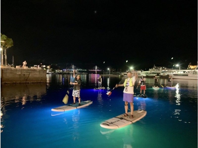 【長崎市中心部】名所の観光ガイドを聞きながら夜景も愉しむプレミアムナイトSUPツアー 長崎市まちぶらプロジェクト認定事業 初心者歓迎 ２時間の紹介画像