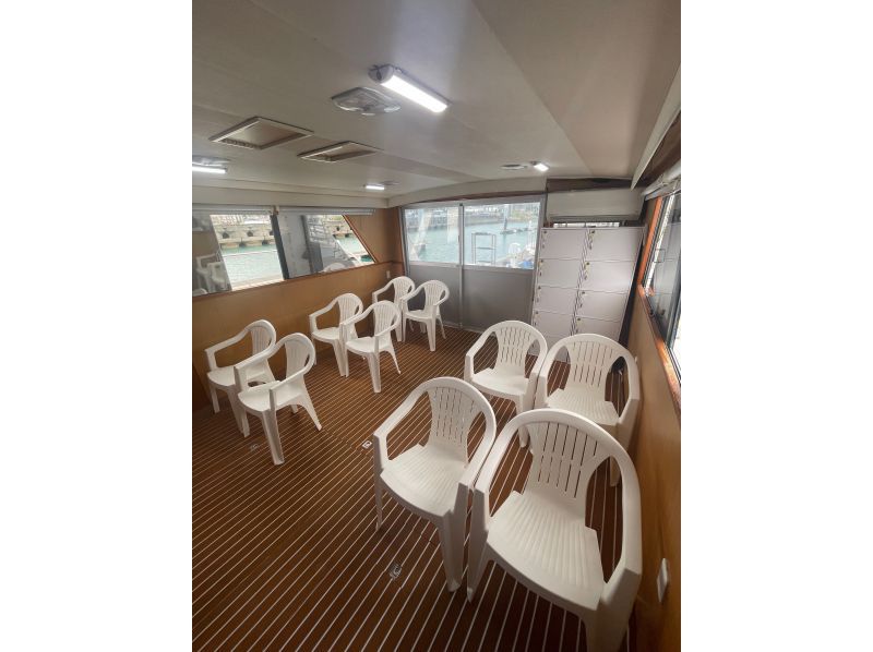 [Free time before your flight: Meet at the local meeting point at 8:30am!] Enjoy a cruise to enjoy the ocean scenery. 20 minutes from the Mid-Sea Road. Enjoy a luxurious time on board looking at Tsuken Island and Kudaka Island.の紹介画像